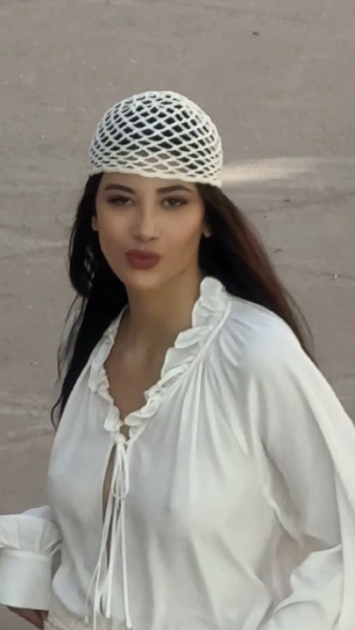 Instagram post by @ablasofy for superdown. Caption reads: [...] @jadedldn 
3 - Top @jadedldn Skirt....