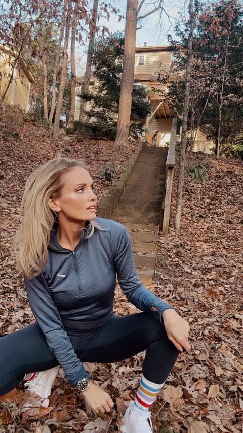 Instagram post by @justineelizabethmattera for Brooks Running. Caption reads: [...] the tree?!!!
The new #GlycerinFlex....