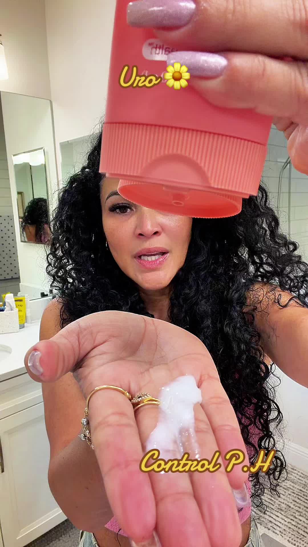 TikTok post by @norvelys38 for O Positiv. Caption reads: [...] prevenir malos olores sin químicos @O....