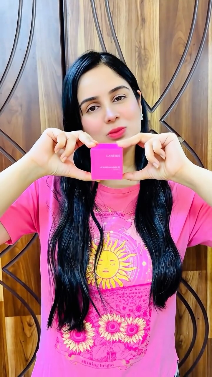 Instagram post by @nadia1uae for Jolse. Caption reads: Received Amazing My favorite Products by Worldwide....