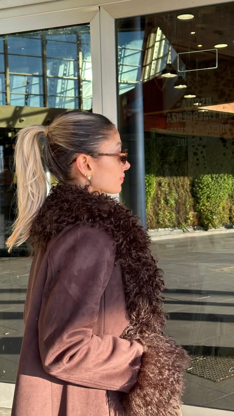 Instagram post by @camillacolombo for New Yorker. Caption reads: [...] know but jackets, jackets I know ✨ ....