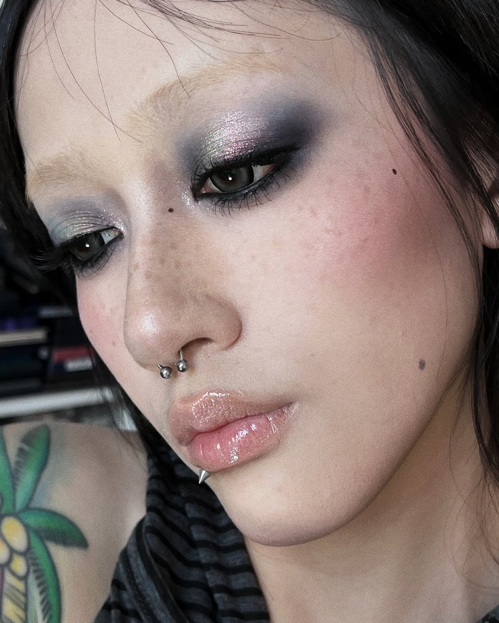 Instagram post by @freya86_ff for Adept Cosmetics. Caption reads: [...] 🩷🩵 . 𝕻𝖗𝖔𝖉𝖚𝖈𝖙𝖘 𝖀𝖘𝖊𝖉....