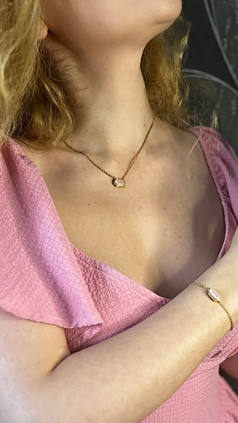 Instagram post by @tikuna.tiku for EVRY JEWELS. Caption reads: [...] feminine, and effortlessly elegant.....