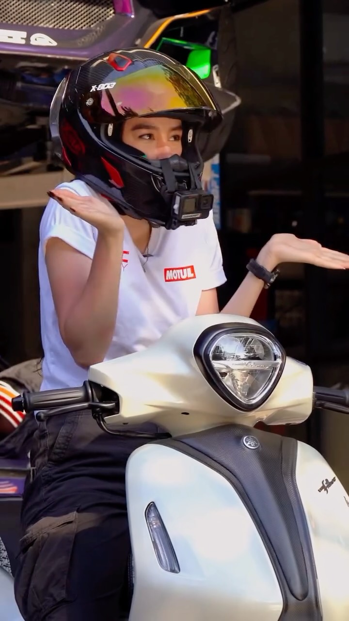 Instagram post by @akangmv_ for Motul. Caption reads: FINAL CHALLENGE! @natasharyder vs @akangmv_ jadi....