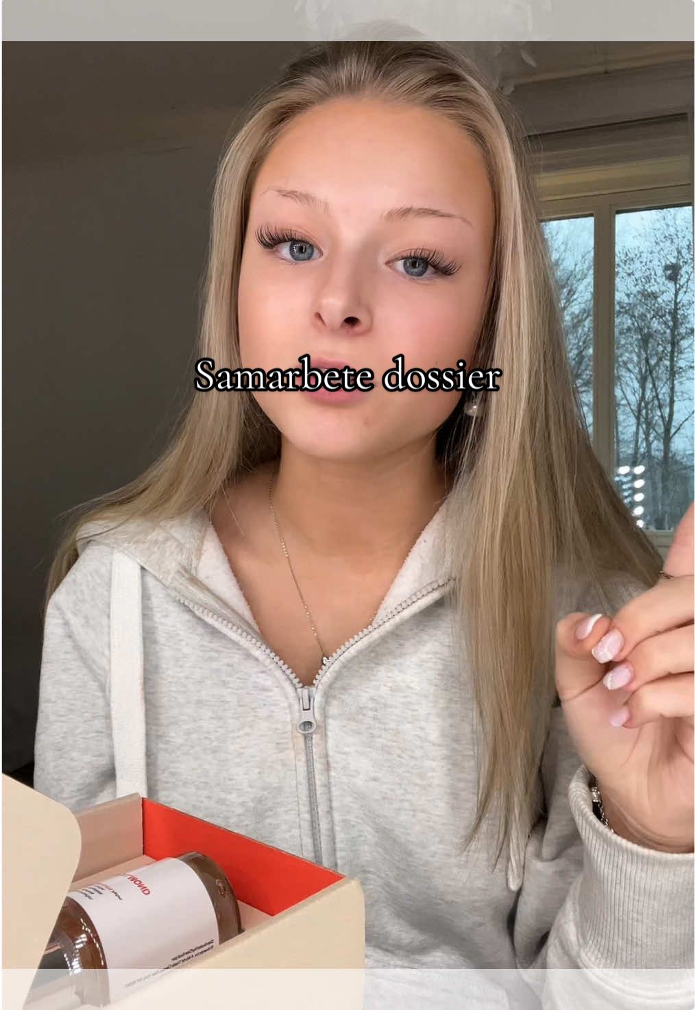 TikTok post by @emmalisenz for Dossier. Caption reads: I samarbete med @Dossier Perfume ❤️ #viralvideos....