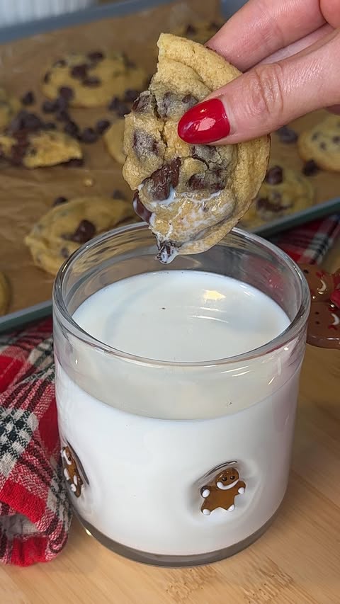 Instagram post by @munchiesbymallory for Instant Pot. Caption reads: These are the cookies I make when I want warm,....