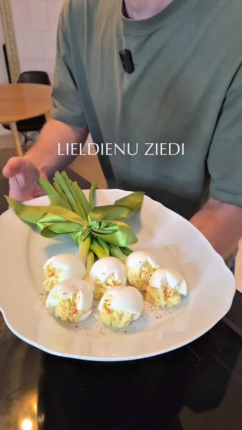 Instagram post by @myfoodbloger for Hellmann's. Caption reads: [...] droši arī vairāk) 🥚 4 ēd.k.....
