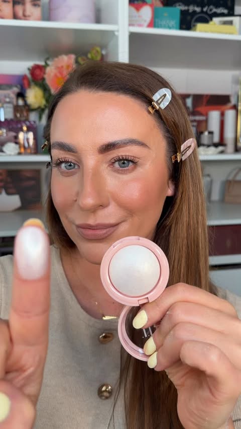 Instagram post by @mua_aldonafrancis for e.l.f. Cosmetics. Caption reads: Full Halo Glow GRWM @elfcosmeticsuk ✨🌟✨ Full face....