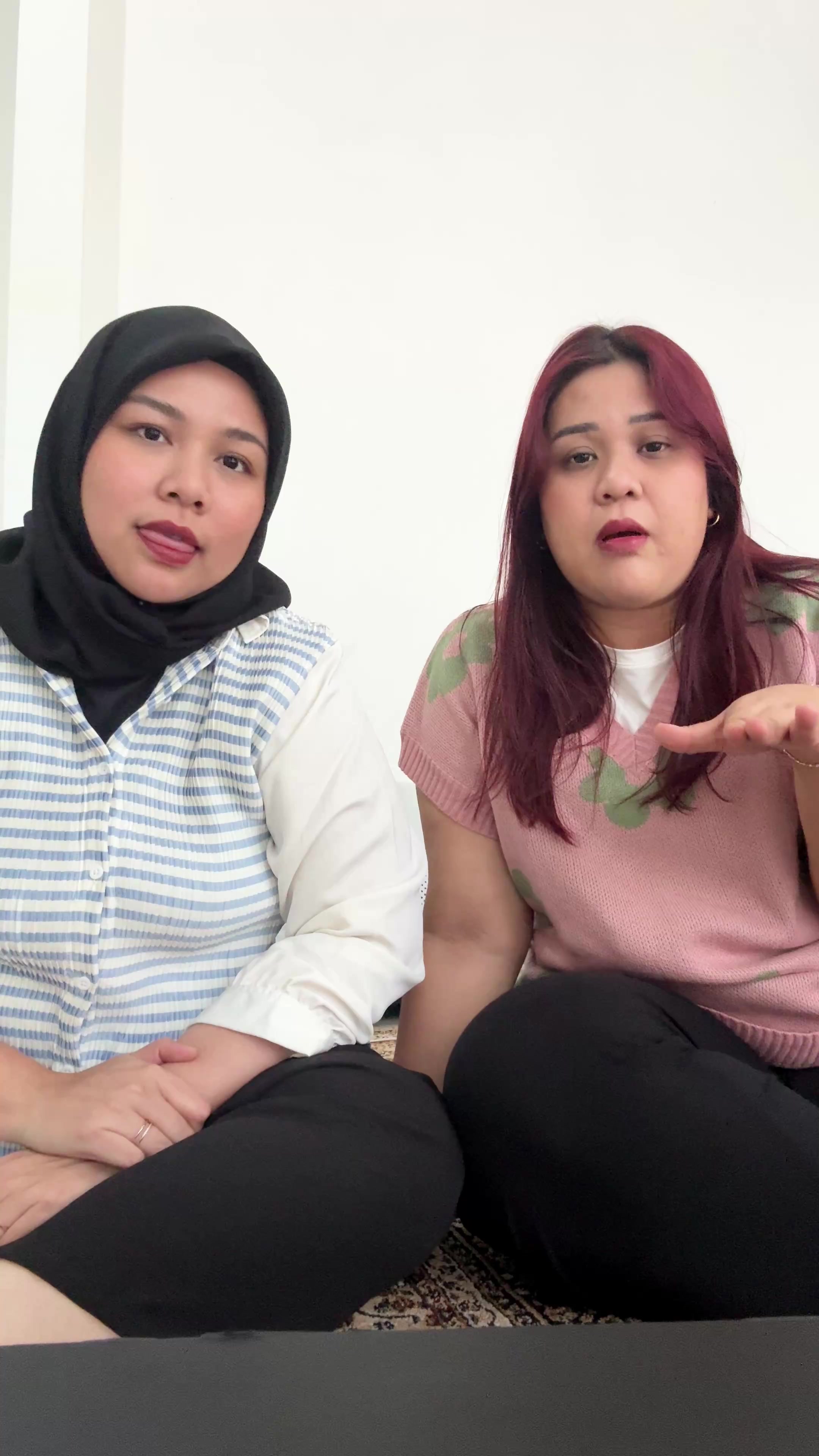 TikTok post by @akubeingrandom for Garnier Indonesia. Caption reads: Hobinya ngajak berantem ama makeup buat dibersihin....