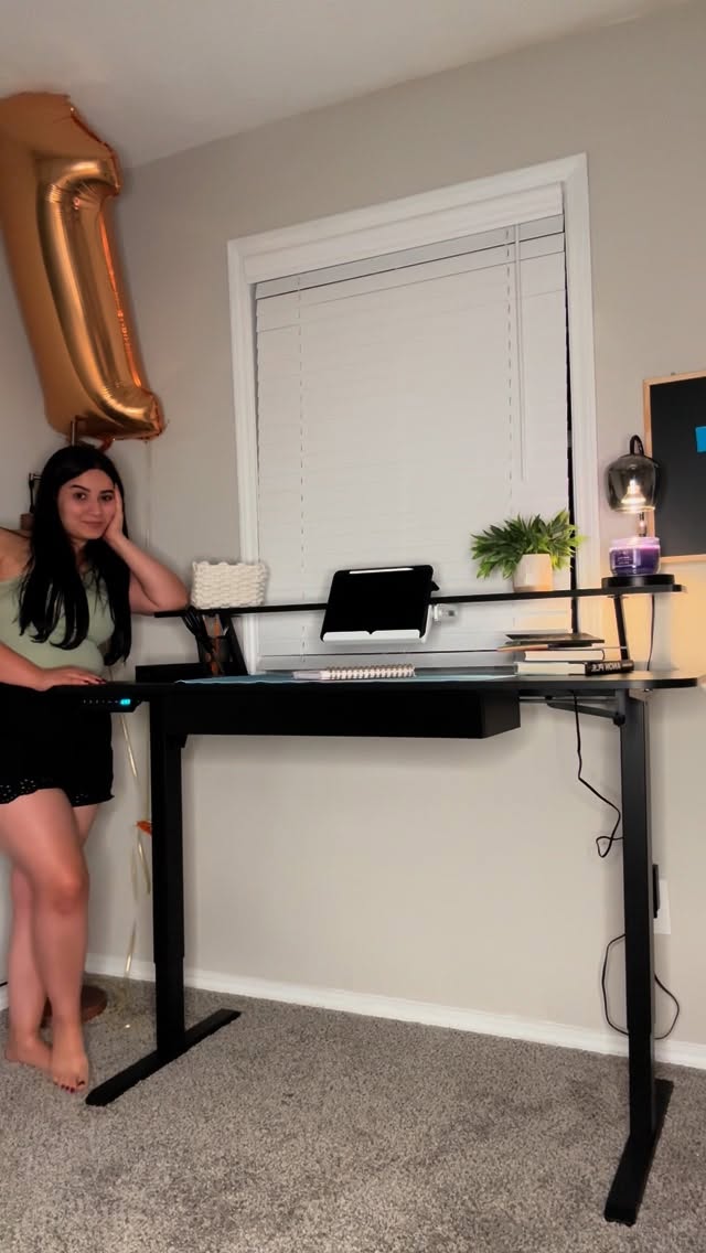 Instagram post by @nora.m.official for COMHOMA. Caption reads: Comhoma standing desk. With the Electric [...].