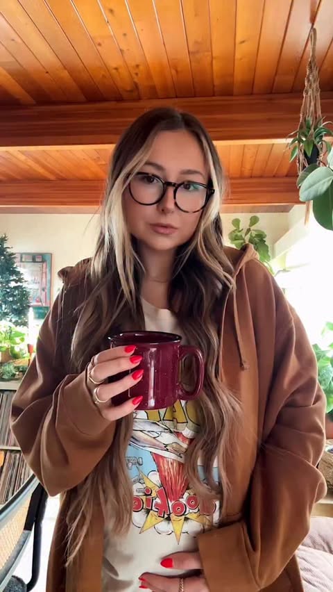 Instagram post by @nicolealyseee for Dearfoams. Caption reads: [...] movie marathon - all while wearing my....