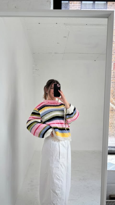 Instagram post by @vicky.knits for Hobbii. Caption reads: [...] - self drafted using 7mm needles Yarn -....