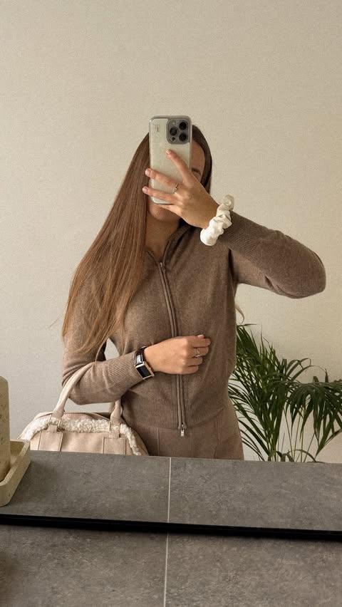 Instagram post by @mitlove_mari for Goelia. Caption reads: The only set I will wear this winter....