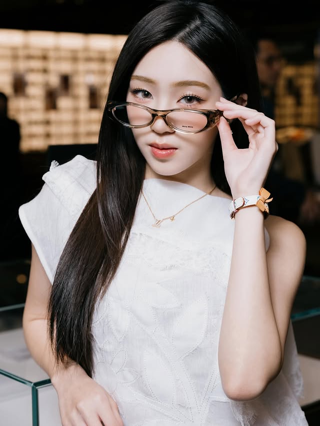 Instagram post by @acare.ct for EssilorLuxottica. Caption reads: @EssilorLuxottica 🕶️ #EssilorLuxottica #eyewear....