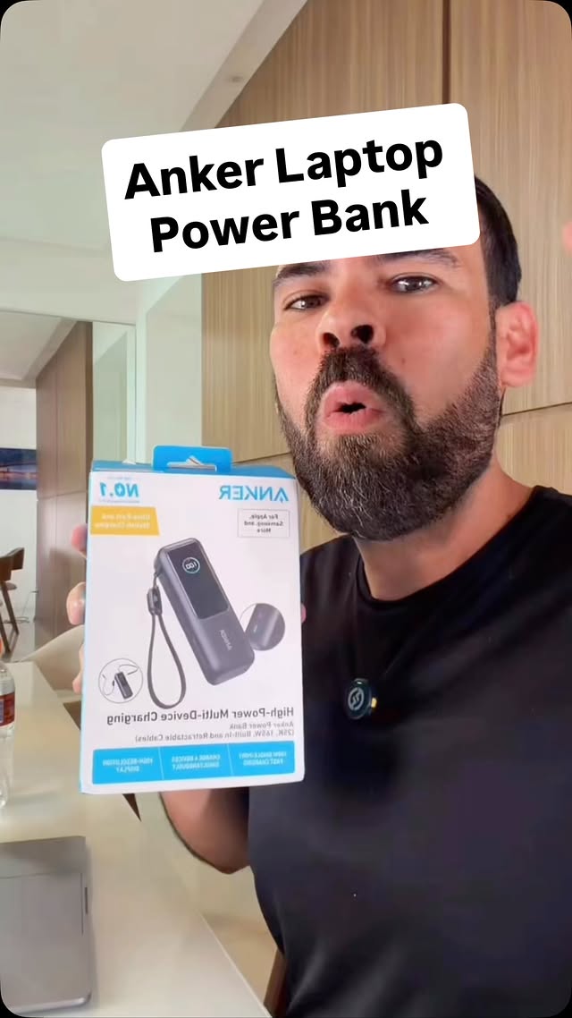 Instagram post by @michaeldicas for Soundcore. Caption reads: Anker Laptop Power Bank: o carregador que salvou....