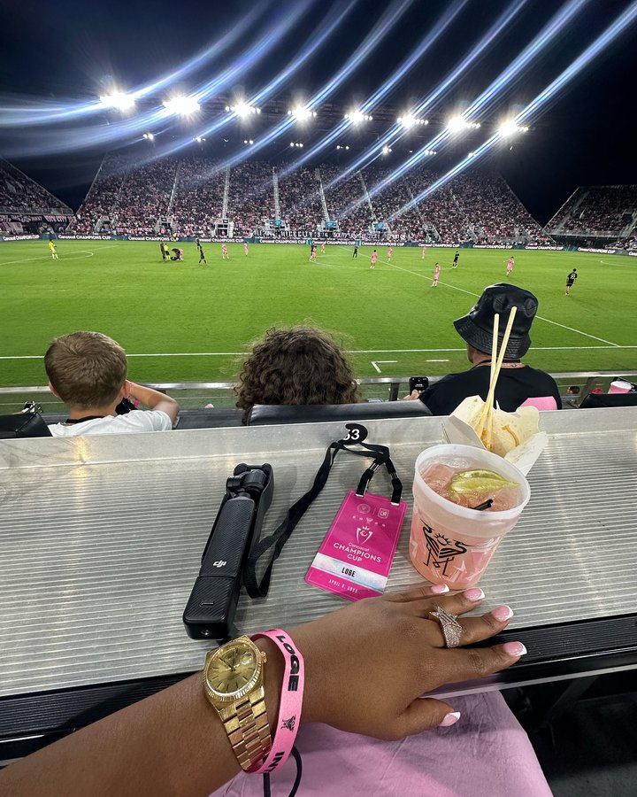 Instagram post by @realstarrgyal for Rainbow Shops. Caption reads: They Sit On The Phone Being Messy, I Sit On The....