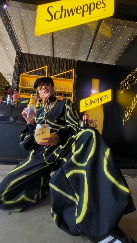 Instagram post by @jessoficial for Schweppes. Caption reads: O final de semana mal acabou e eu já estou com....