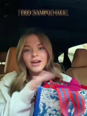 TikTok post by @kate.aliviaa for VENOCO. Caption reads: everything is too good!!! @FELYFIT @VENOCO @Beauty....
