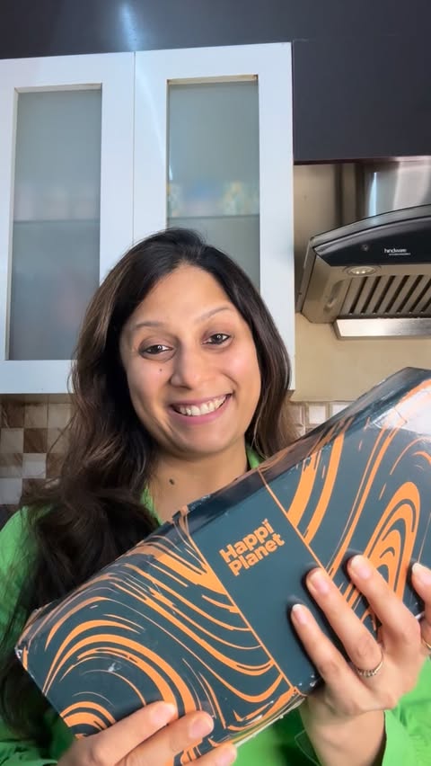 Instagram post by @sonal.singhal for Happi Planet. Caption reads: [...] These reusable kitchen towels from Happi....