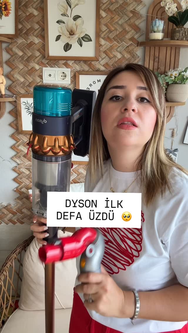 Instagram post by @edarasburgucu for Dyson. Caption reads: Bugün 4 Temmuz hala hiçbir işlem yok . 
İlk başta....
