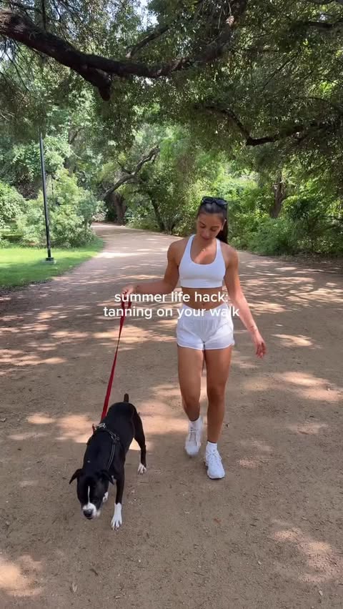 Instagram post by @ttaylorolsen for Athleta. Caption reads: [...] in one! And the #1 reason I love this....