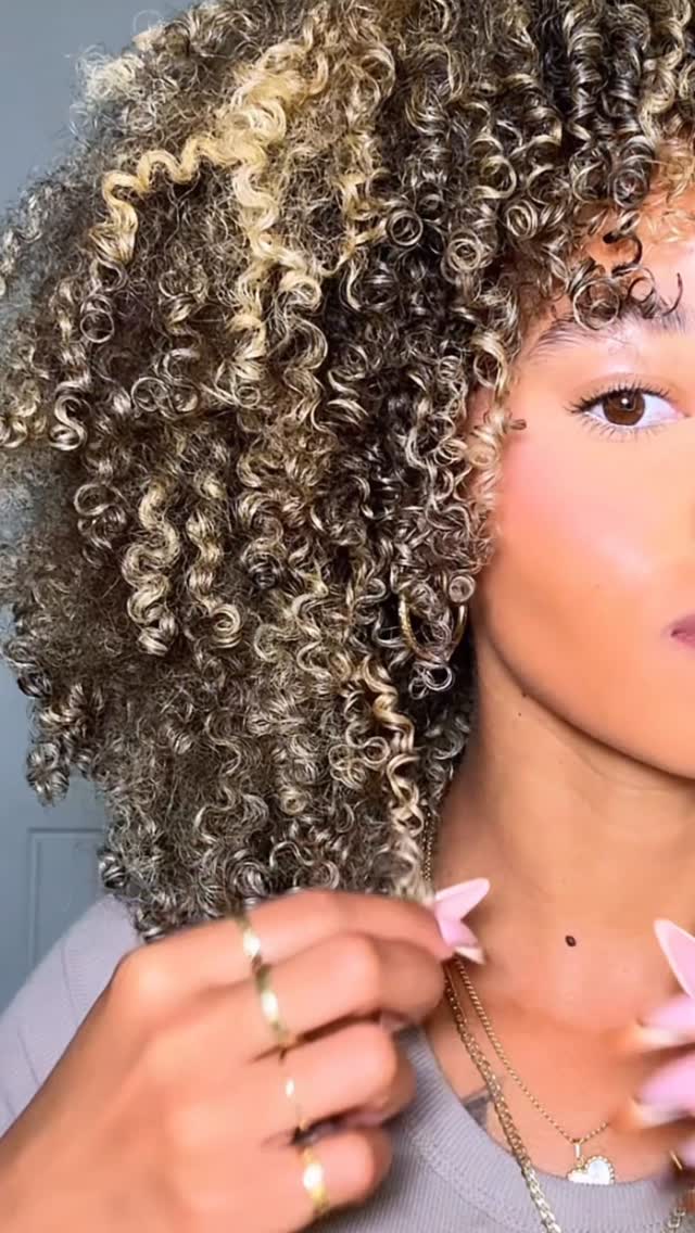 Instagram post by @_lalaronay for BounceCurl. Caption reads: ohhh curlfriends, we have updates 🫣💕➰ 
it’s safe....