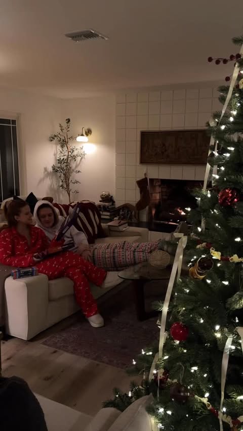 Instagram post by @_annabellehooper for VEGAMOUR. Caption reads: it’s the merriest best time of year so I wanted to....