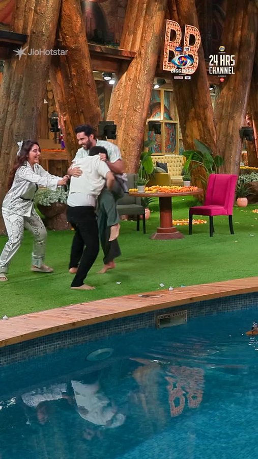 Instagram post by @humarabajaj24 for JioCinema. Caption reads: Mridul aur Abhishek ki pool fight ne badha di....