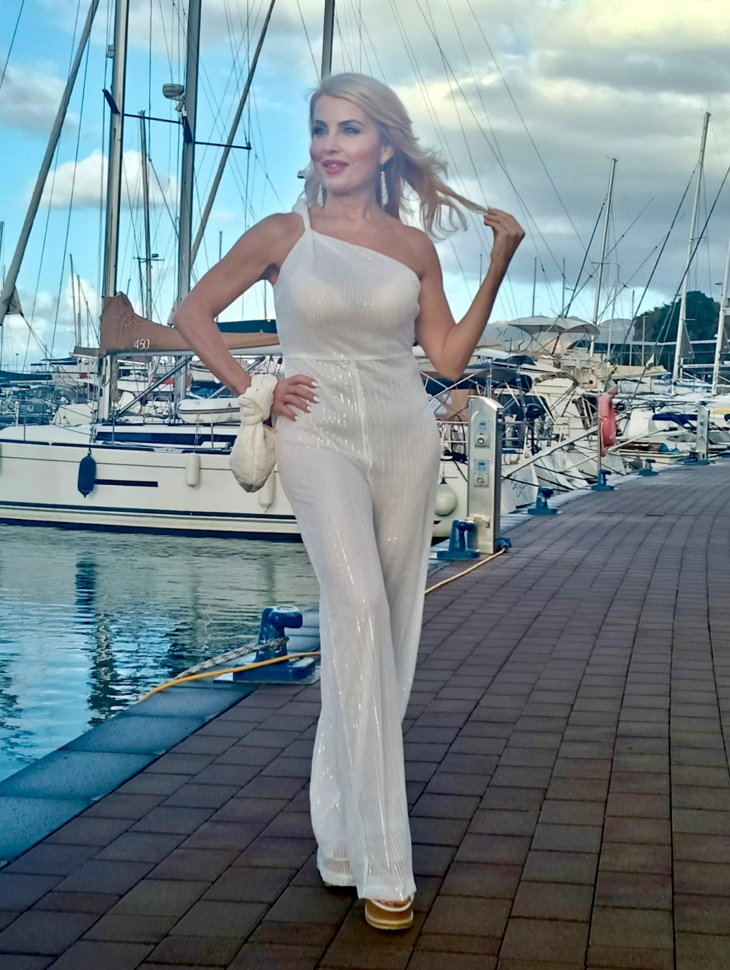 Instagram post by @lombardo.sarah for Voghion. Caption reads: Elegantemente in bianco 🤍
Questa jumpsuit è il....