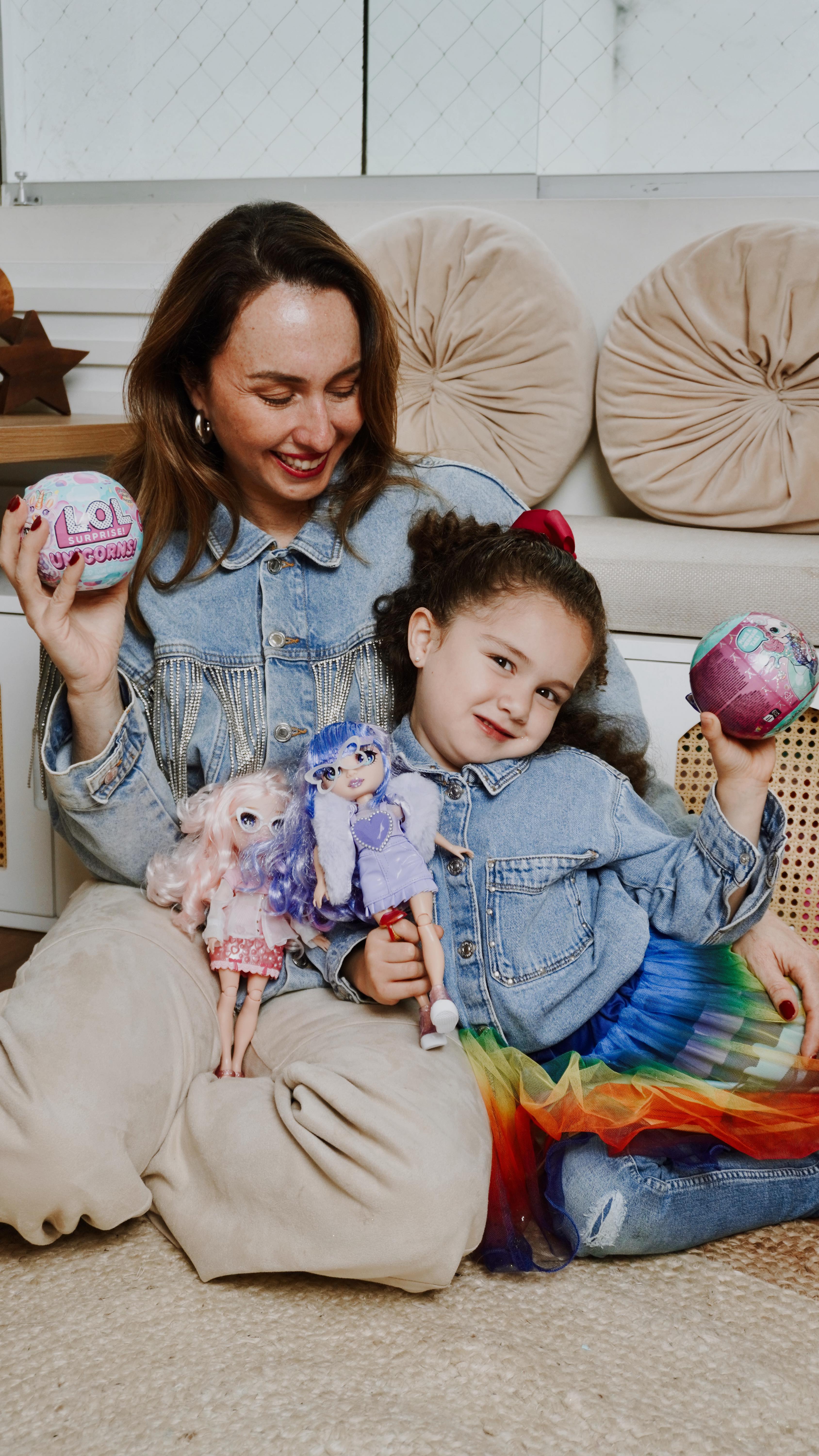 Instagram post by @pierinaaste for LOL Surprise. Caption reads: Miri se moría por estas muñecas, así que decidí....