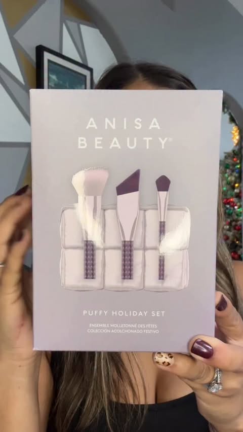 Instagram post by @affordablestylesnicole for ANISA Beauty. Caption reads: @anisabeauty Puffy Holiday Set #anisabeauty [...].