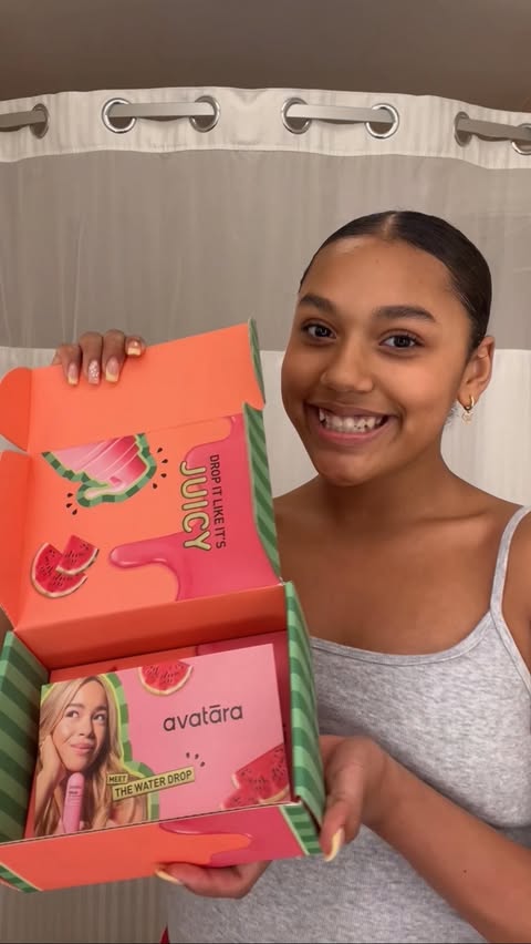 Instagram post by @rileyandaluz for Avatara Skin. Caption reads: [...] giving glass skin energy⚡️thanks to....