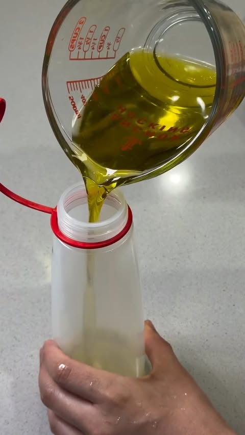 Instagram post by @chefhabibi_ for LĒVO. Caption reads: Garlic Chili Oil @levo_oil My Link ⬇️....