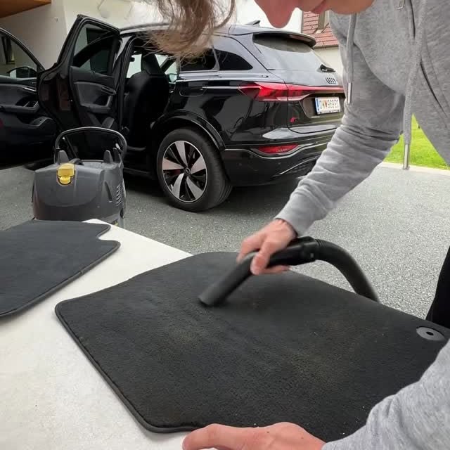 Instagram post by @markusholzschuster for Kärcher Österreich. Caption reads: für jede Ritze🤓☝🏻 @kaercher_oesterreich....