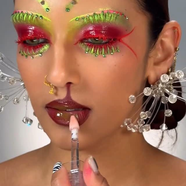 Instagram post by @rowisingh for maccosmetics. Caption reads: VENUS FLY TRAP | the quick tutorial 🌱✨🌹
The....