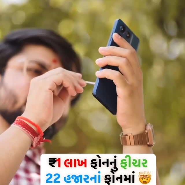 Instagram post by @gujaratimediafactory for Social Current India. Caption reads: કેવો લાગ્યો તમને moto Edge60 Stylus? 🤩

#Collab....