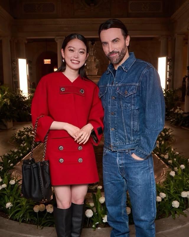 Instagram post by @a_akari1219 for Louis Vuitton. Caption reads: [...] @yong.lixx Special thanks #louisvuitton....