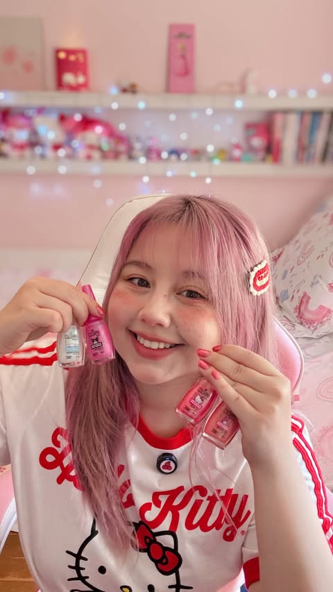 Instagram post by @isabella.sayuri for Sanrio. Caption reads: [...] @hellokittybrasil @sanriobrasil Gente, to....