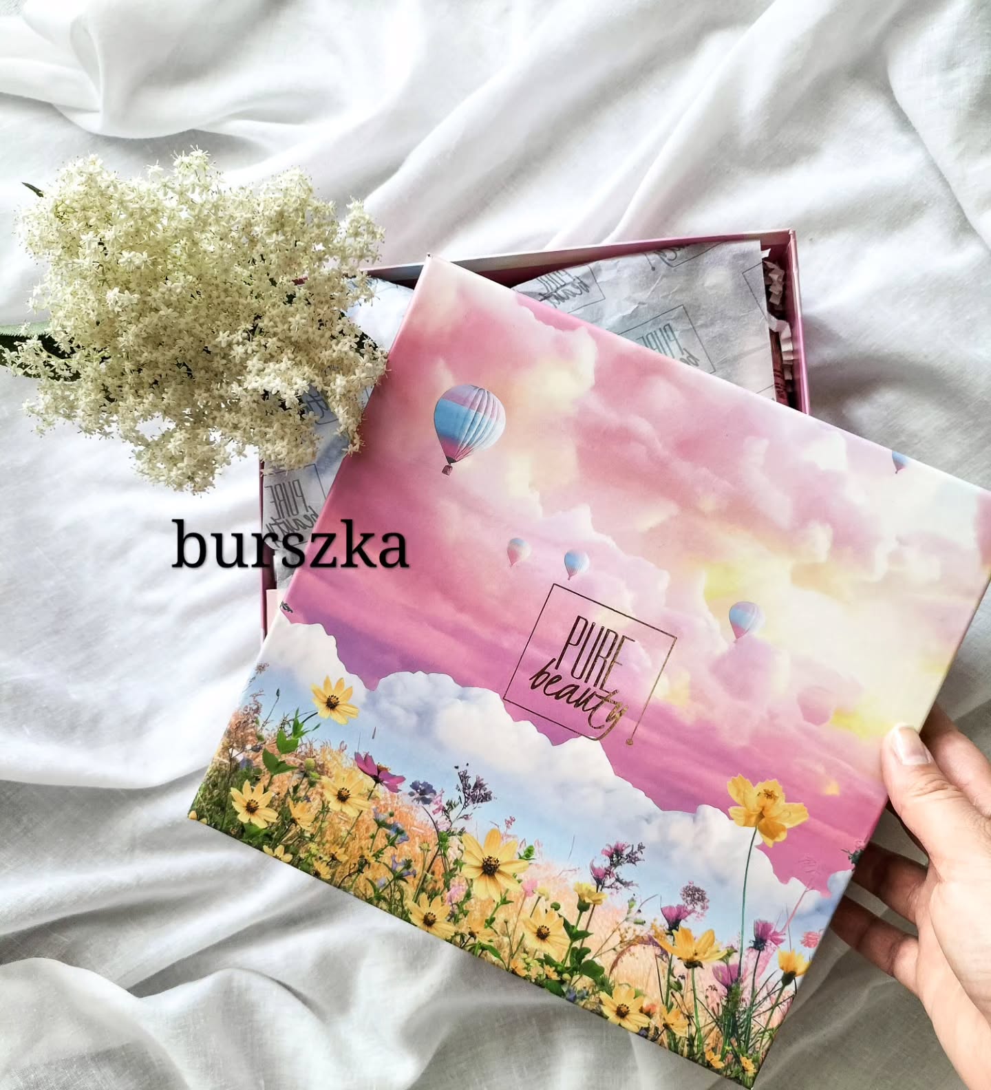 Instagram post by @burszka for Max Factor. Caption reads: Witajcie.

Chyba lato jest już tuż za rogiem.......