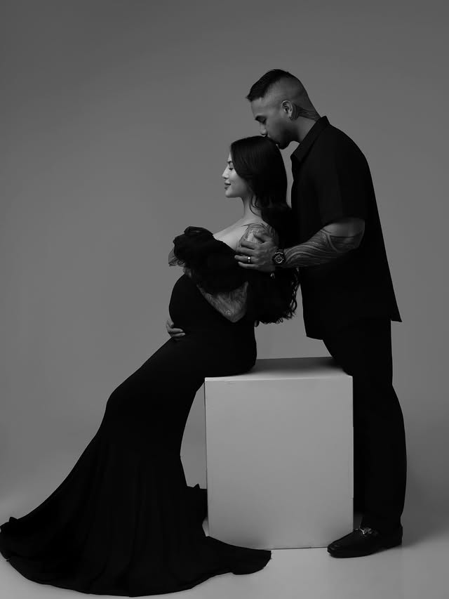 Instagram post by @katriona.fit for 1UP Nutrition. Caption reads: December has already been full in the best and....