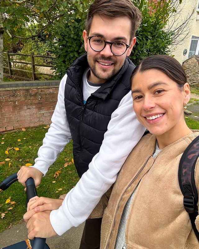 Instagram post by @the_crafty_pie for Cosatto. Caption reads: [...] of 4 era ❤️
.
First go at taking our....