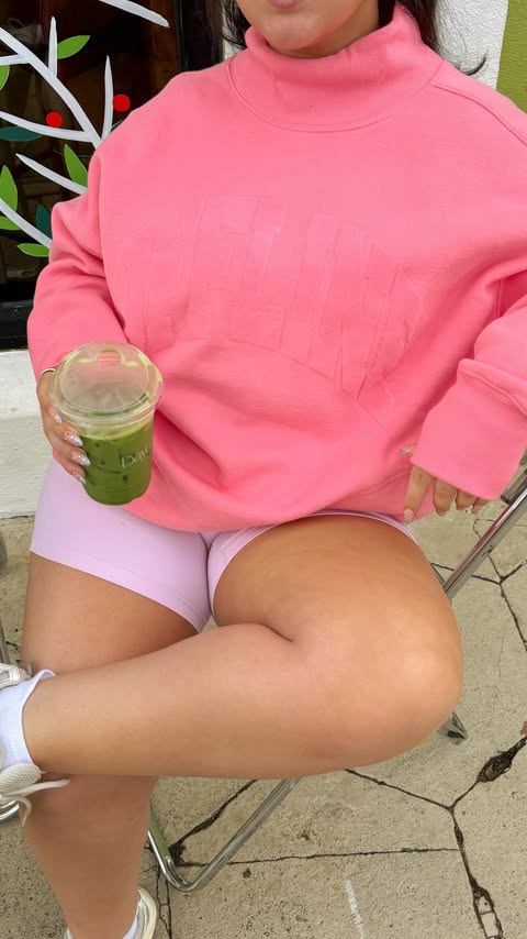 Instagram post by @jesskidding_ for Aerie. Caption reads: new year, new @Aerie activewear!! 🍑👟gave my....