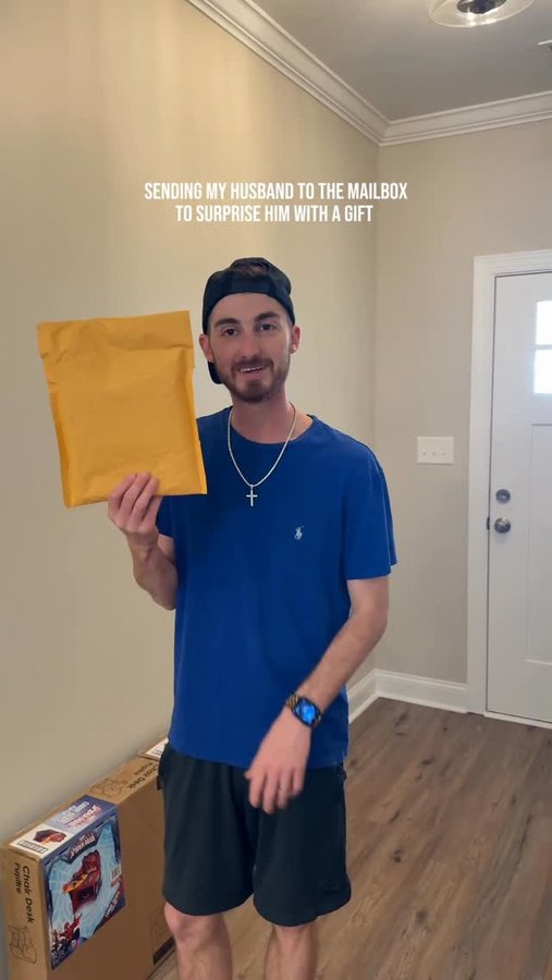 Instagram post by @thehardmanway for Ekster. Caption reads: Got a just bc gift list in my notes section....