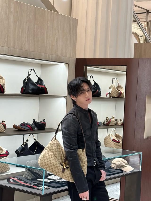 Instagram post by @t.leeknowsaurus for GUCCI. Caption reads: #ad #Gucci #GucciEditRoom #구찌에디트룸.