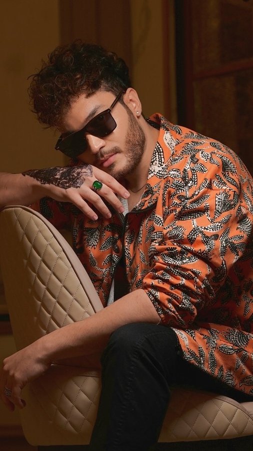 Instagram post by @shaneerbassiofficial for Fugazee. Caption reads: [...] cool and always ready to stand out.....