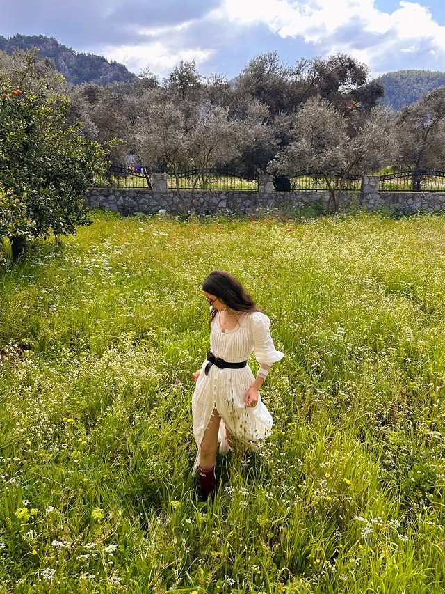 Instagram post by @aybuketurkmn for Hunter Boots. Caption reads: She was born in Spring, so ofc she is springish🌷✨....