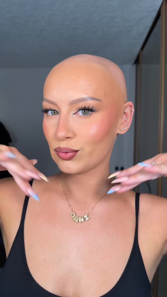 Instagram post by @danigmakeup for Eylure. Caption reads: Pre-glued VS normal lashes…🤔

@eylureofficial pre....