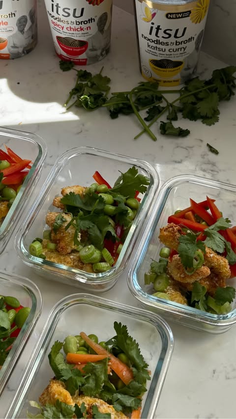 Instagram post by @ellena_fit for itsu. Caption reads: [...] PROTEIN LUNCHES WITH ONE MEAL PREP 🍜✨....