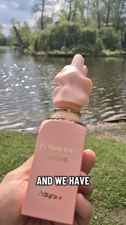Instagram post by @moeamsterdam for Orientica Perfumes. Caption reads: [...] @nayaatperfumes_uk_eu @orienticaperfumes....