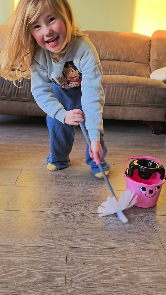 Instagram post by @jolenescrazyfamilyof6 for Casdon. Caption reads: [...] a cute idea for little mini mees 🥰....